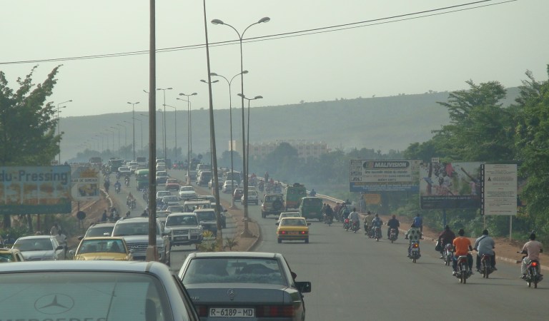 Verkehr in Bamako | Bild: flickr/ LenDog64